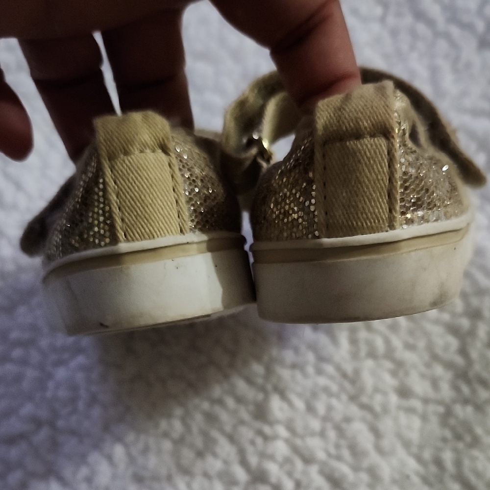 Wonder Nation Gold Sparkle Dress Shoes with Floral Detail - Picture 3 of 5